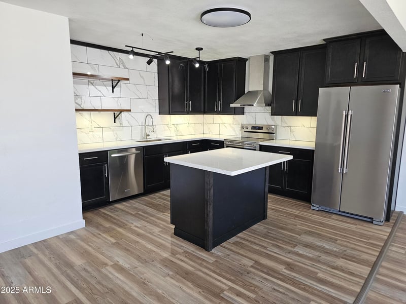 13801 37th Dr, Phoenix, AZ 85053