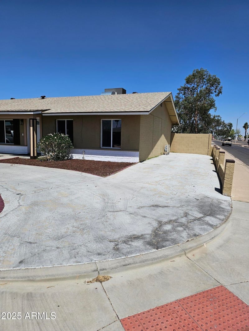 13801 37th Dr, Phoenix, AZ 85053
