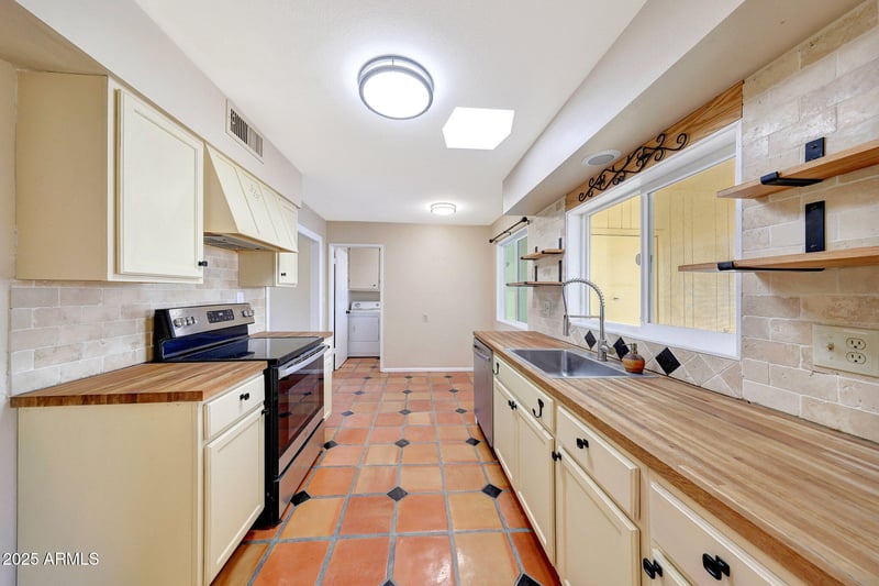 13808 Silverbell Dr, Sun City, AZ 85351