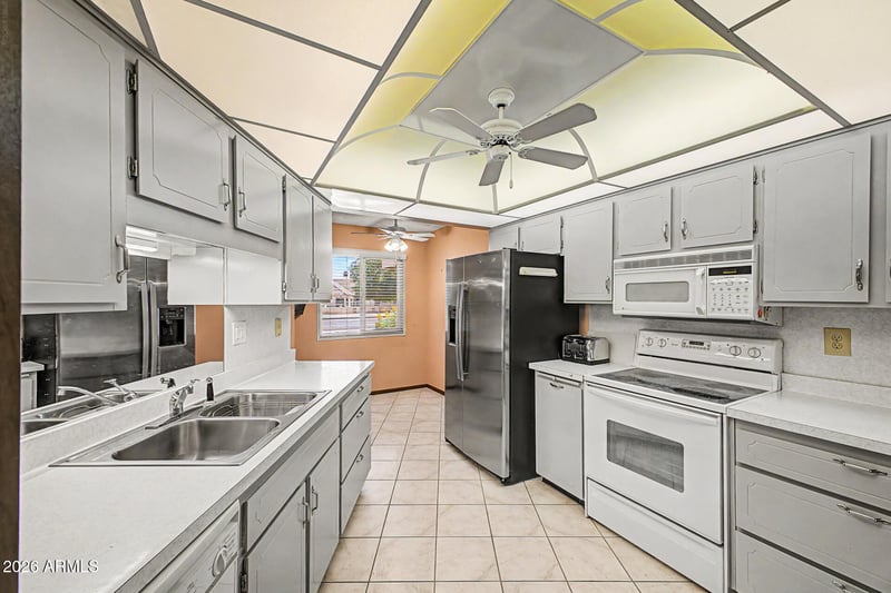 13813 Thunderbird Blvd, Sun City, AZ 85351