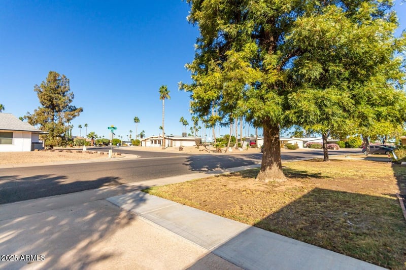 13823 99th Dr, Sun City, AZ 85351