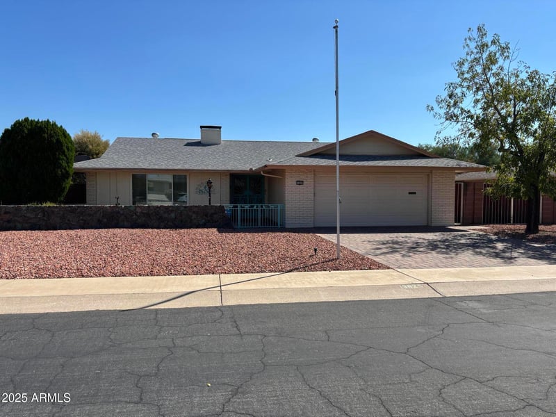 13825 Kaanapali Dr, Sun City, AZ 85351