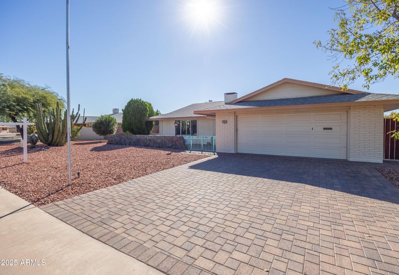 13825 Kaanapali Dr, Sun City, AZ 85351