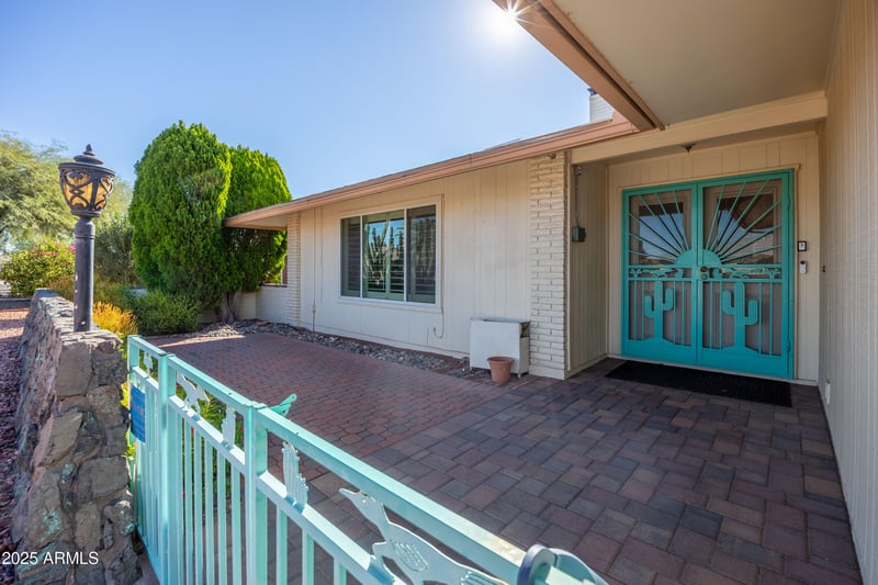 13825 Kaanapali Dr, Sun City, AZ 85351