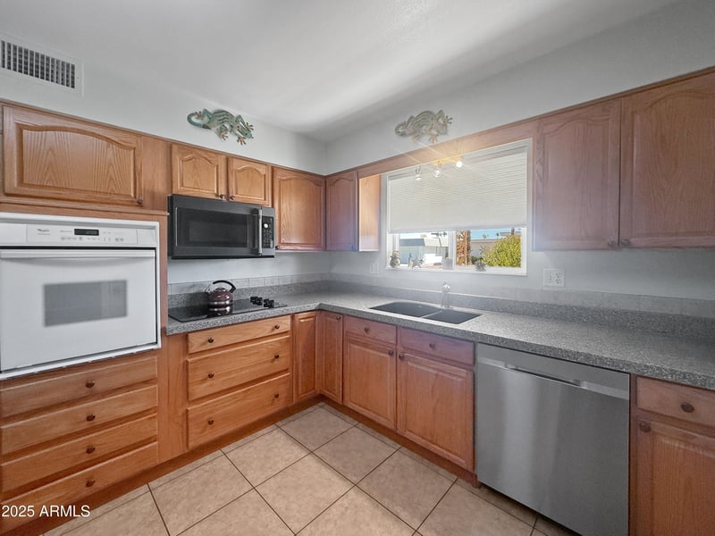 13828 N Whispering Lake Dr, Sun City, AZ 85351