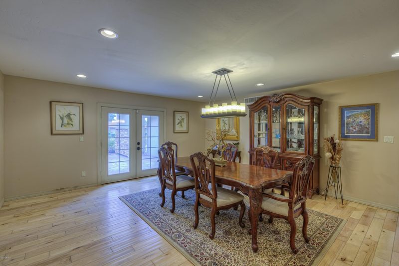 13833 N Canterbury Dr, Phoenix, AZ 85023
