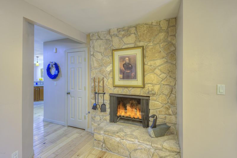 13833 N Canterbury Dr, Phoenix, AZ 85023
