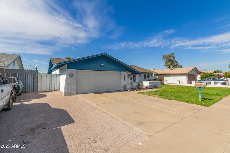 13842 52nd Ave, Glendale, AZ 85306