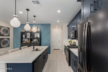 13975 Luke 107 Pw, Surprise, AZ 85374