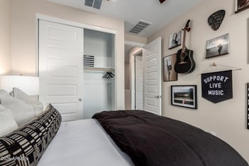 13975 Luke Pw, Surprise, AZ 85374