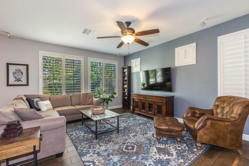 14 E Laurie Ln, Phoenix, AZ 85020