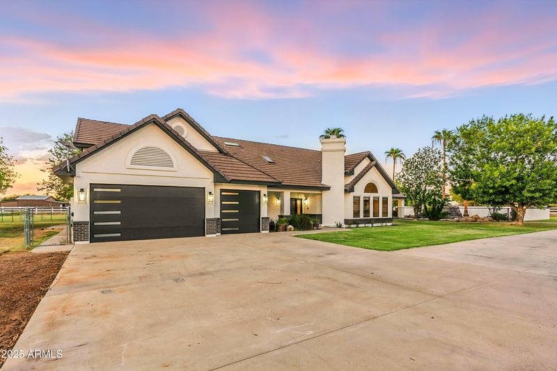 140 Pony Ln, Gilbert, AZ 85295