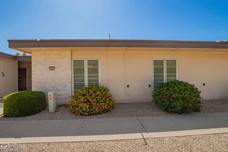 14011 Palm Ridge Dr, Sun City, AZ 85351