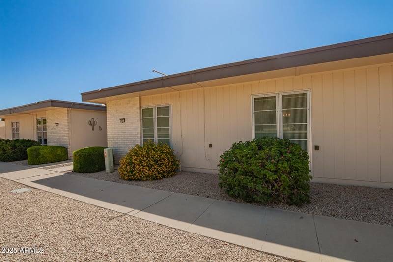 14011 Palm Ridge Dr, Sun City, AZ 85351