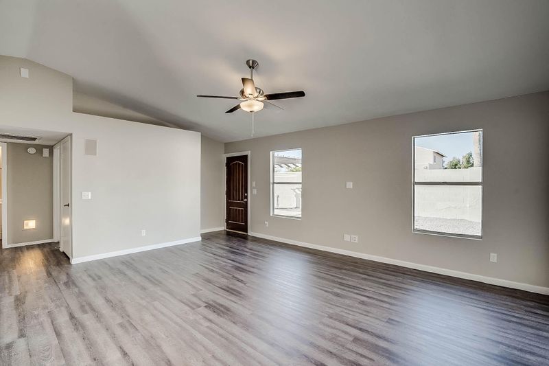 1402 E Topeka Dr, Phoenix, AZ 85024