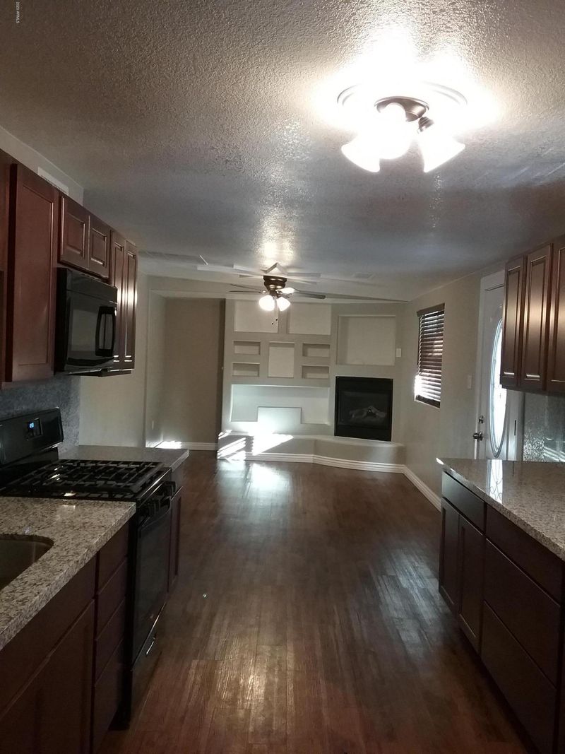 1402 N 38th Dr, Phoenix, AZ 85009