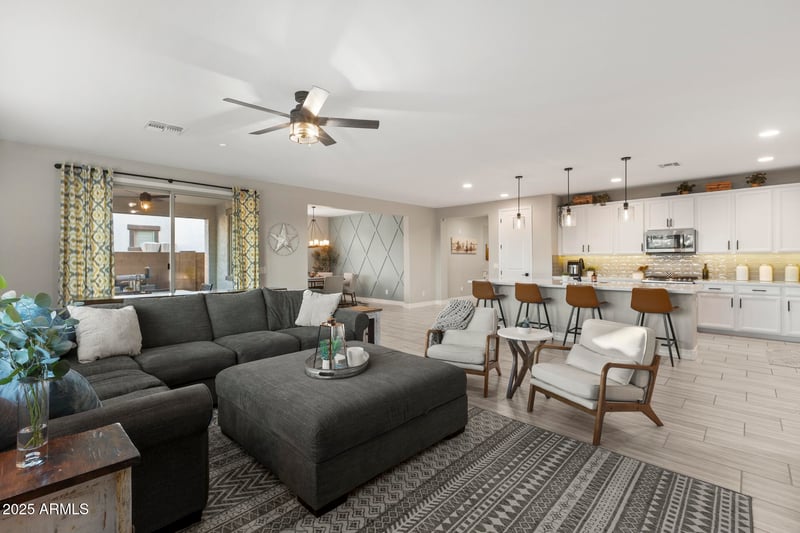 14022 Mariposa Grande --, Surprise, AZ 85387