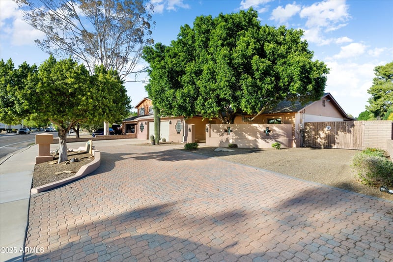 14043 26th Ave, Phoenix, AZ 85023