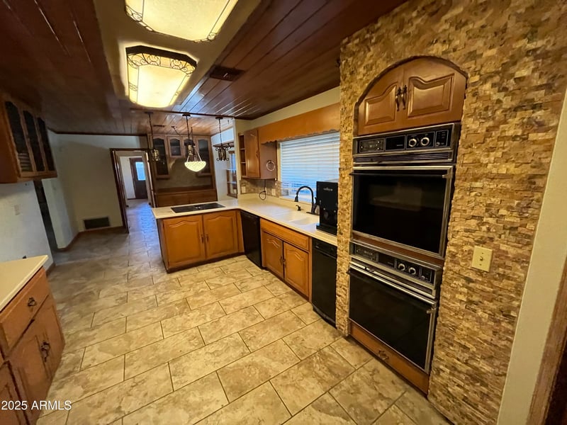 14043 64th Dr, Glendale, AZ 85306