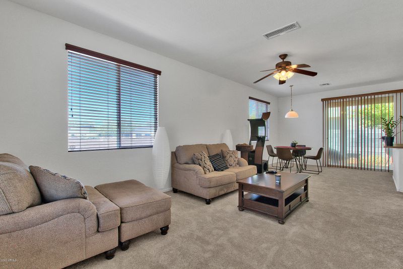 1406 E Mobile Ln, Phoenix, AZ 85040