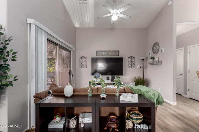 1406 Emerald Ave #102, Mesa, AZ 85202