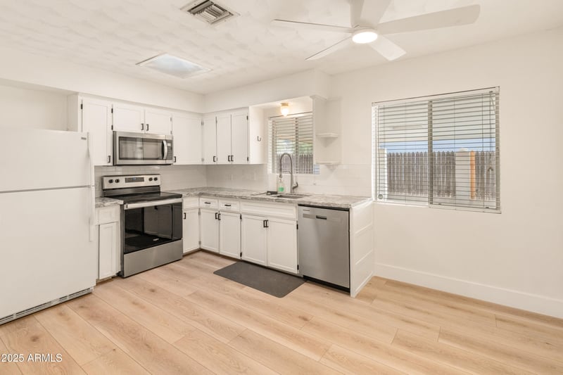 1407 Mountain View Rd, Phoenix, AZ 85020