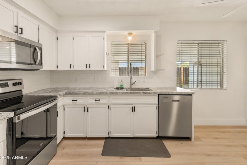 1407 Mountain View Rd, Phoenix, AZ 85020