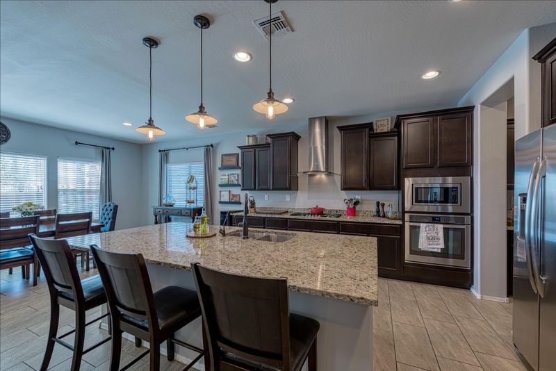 1407 W Spur Dr, Phoenix, AZ 85085