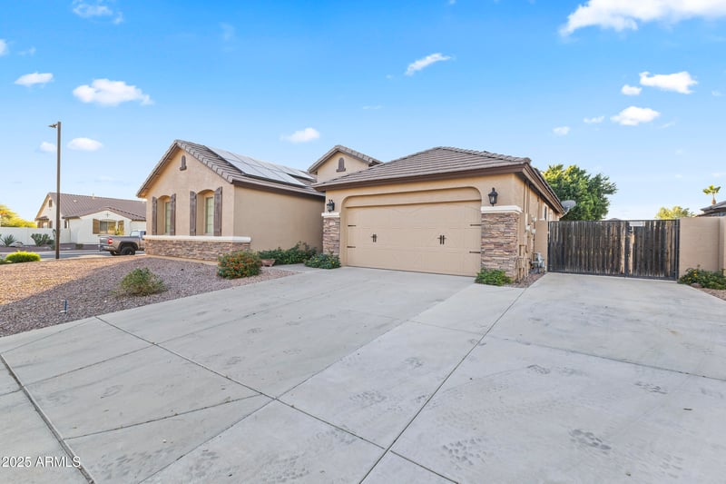 14077 Charter Oak Rd, Surprise, AZ 85379