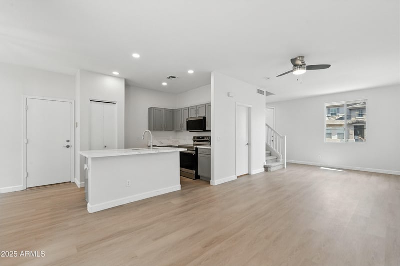 1409 Bloch Rd, Phoenix, AZ 85040
