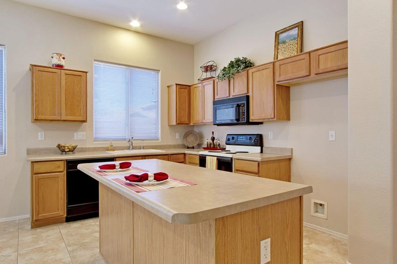 1409 E Iris Dr, Chandler, AZ 85286