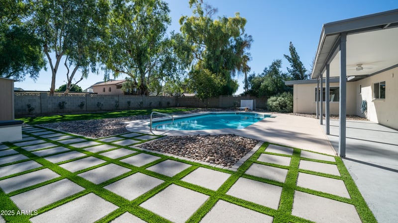 141 Eugie Ave, Phoenix, AZ 85022