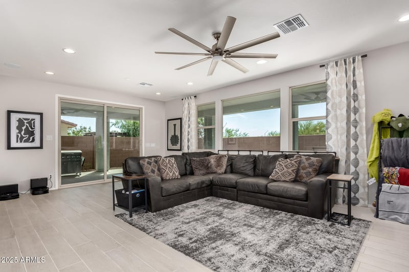 14121 Crabapple Dr, Surprise, AZ 85387