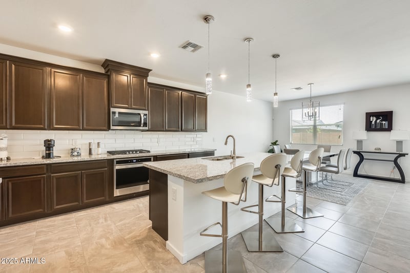 14129 Old Oak Ln, Surprise, AZ 85379