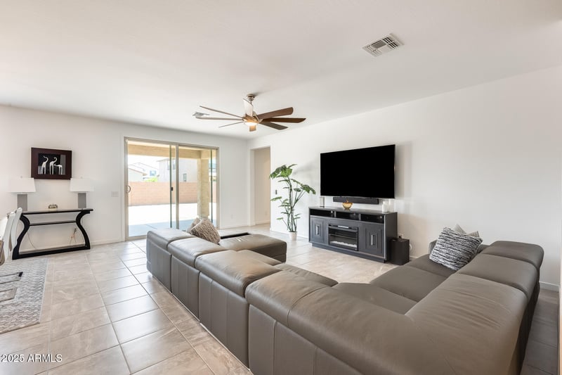 14129 Old Oak Ln, Surprise, AZ 85379