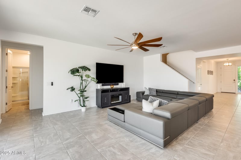 14129 Old Oak Ln, Surprise, AZ 85379