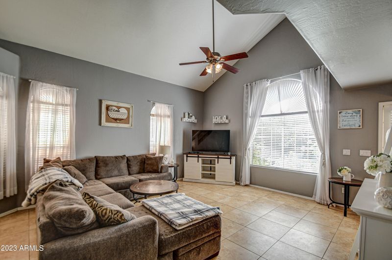 1413 W Clear Spring Dr, Gilbert, AZ 85233