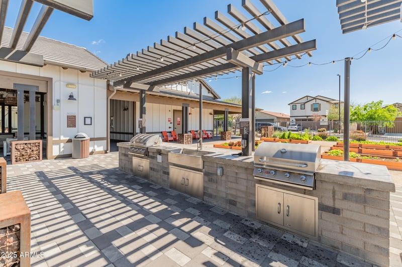 14151 Old Oak Ln, Surprise, AZ 85379