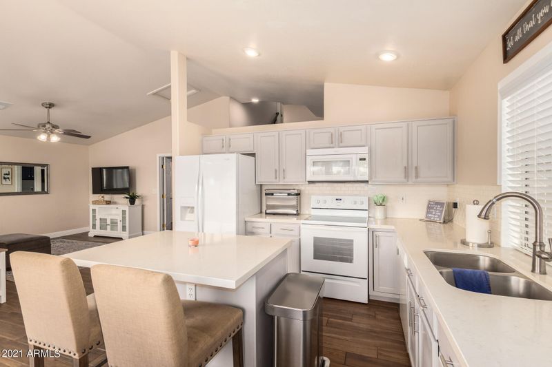 1417 E Cathedral Rock Dr, Phoenix, AZ 85048