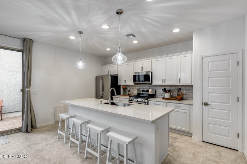 14180 Bronco Trl, Surprise, AZ 85387