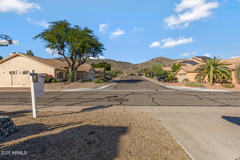 1419 Thunderhill Dr, Phoenix, AZ 85045