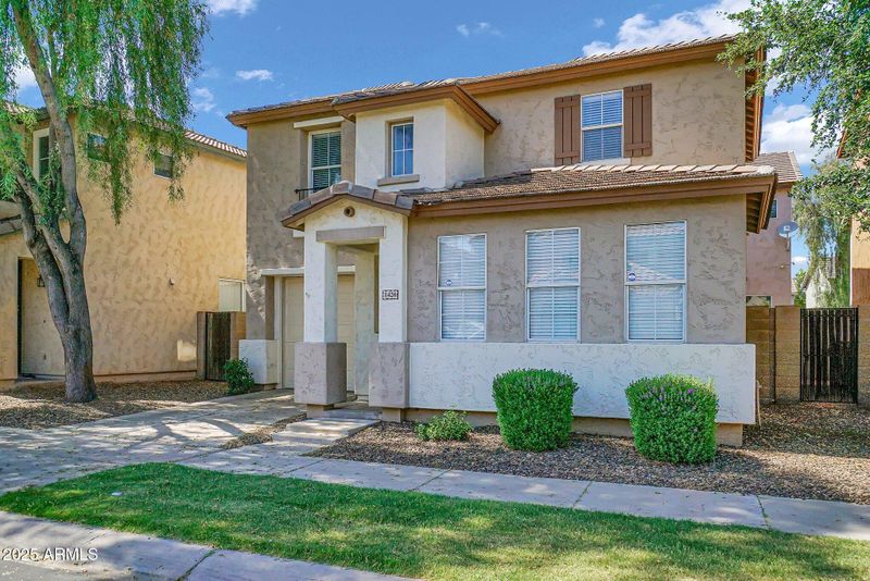 1420 E Sonrisas St, Phoenix, AZ 85040