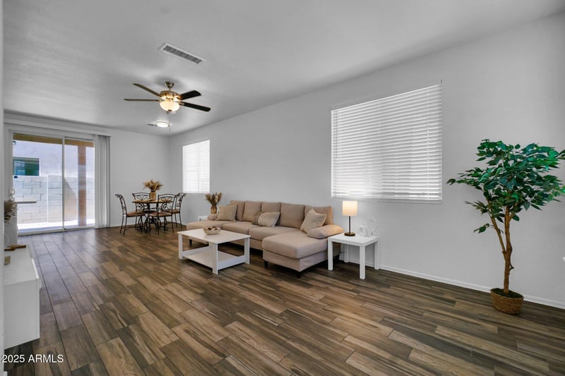 1420 Sonrisas St, Phoenix, AZ 85040