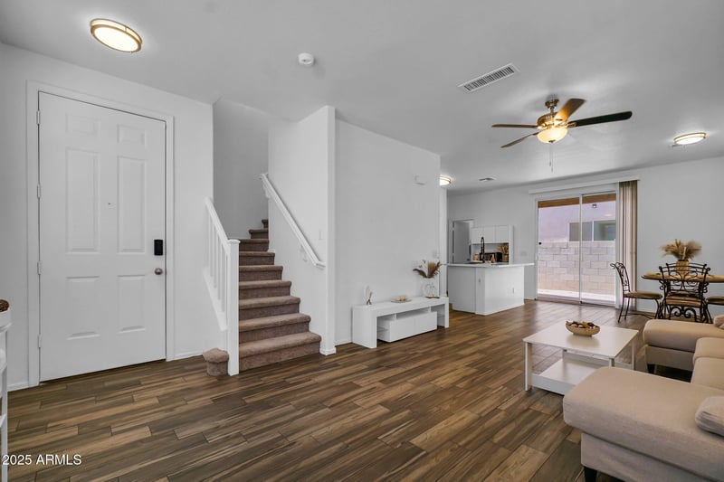 1420 Sonrisas St, Phoenix, AZ 85040