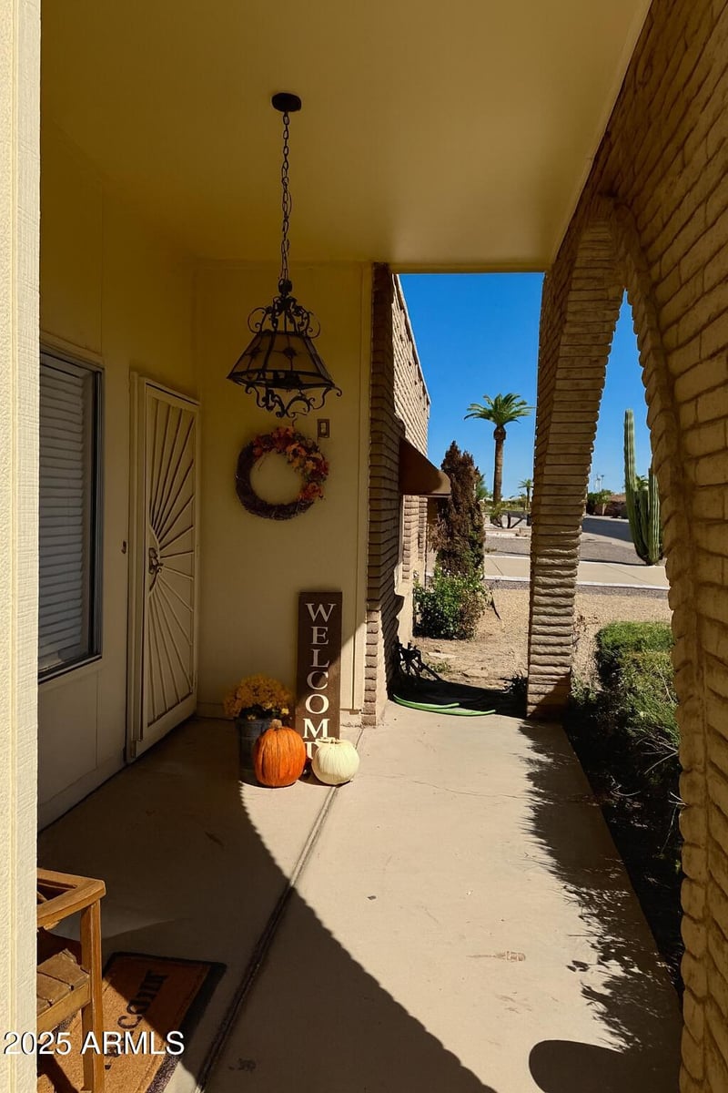 14202 Lakeforest Dr, Sun City, AZ 85351