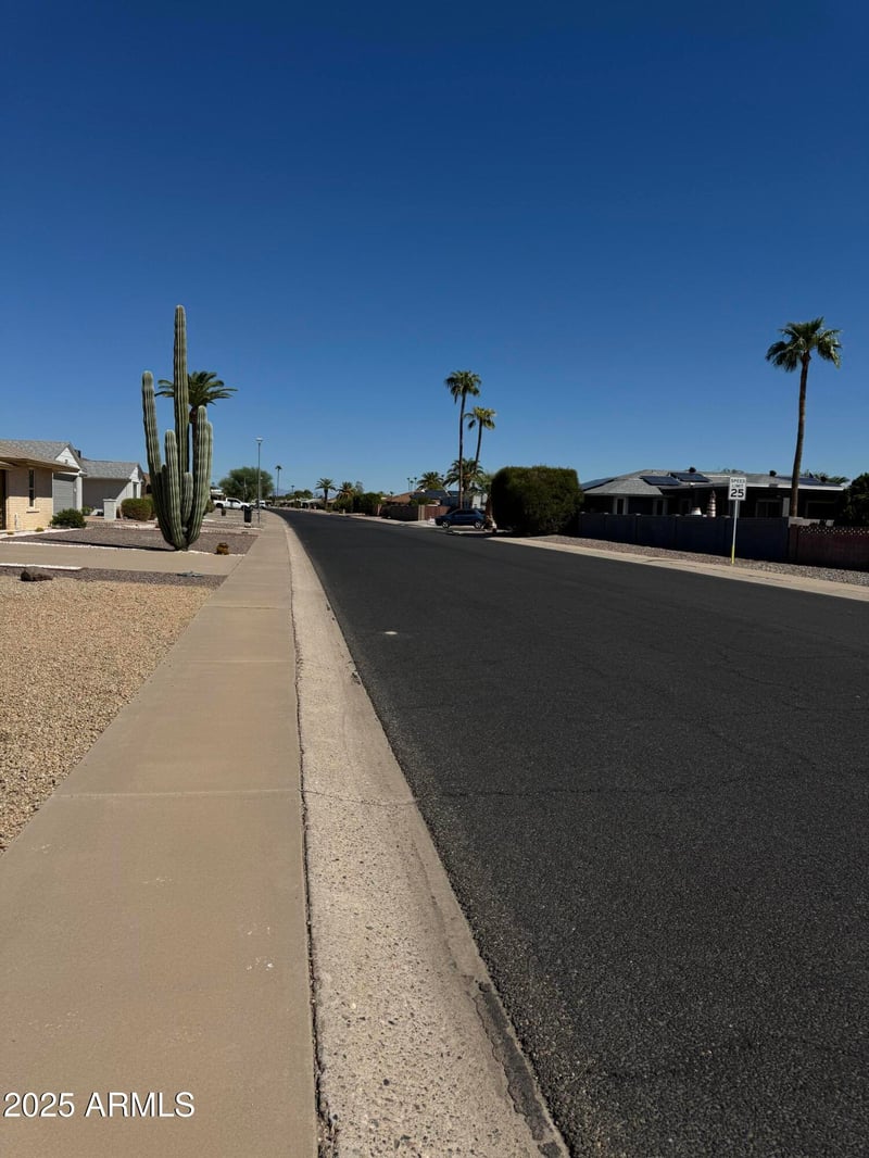 14202 Lakeforest Dr, Sun City, AZ 85351