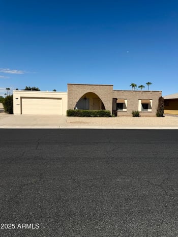 14202 Lakeforest Dr, Sun City, AZ 85351