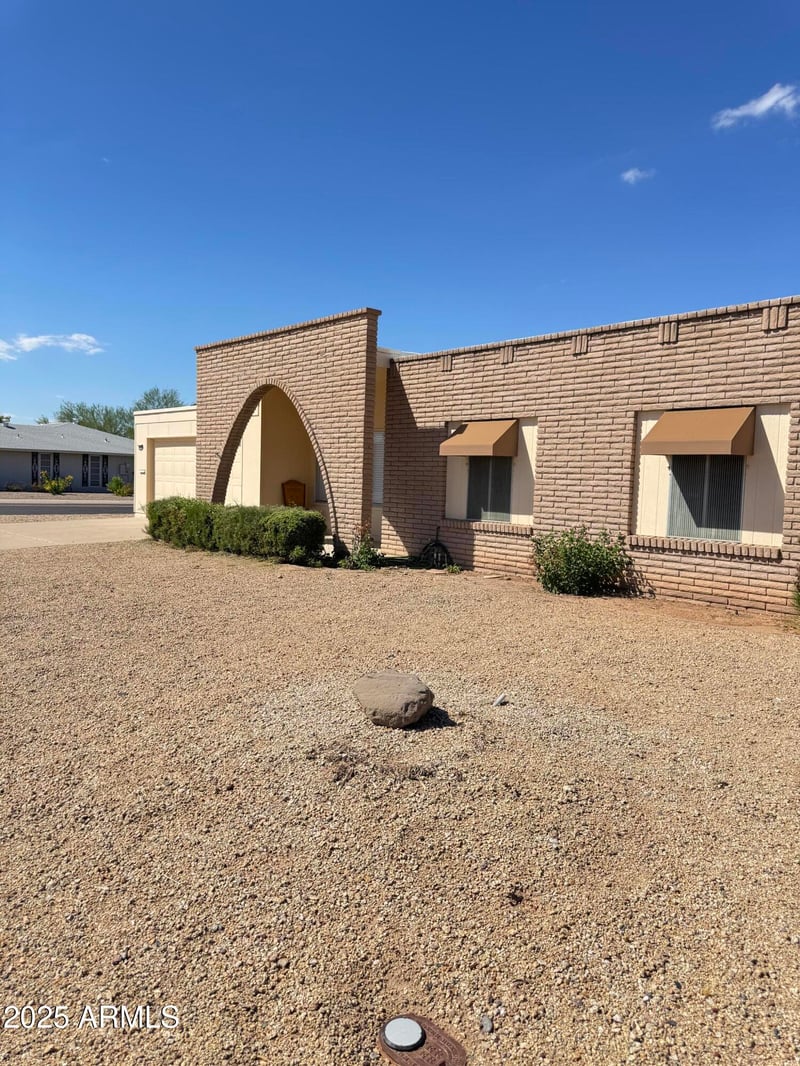 14202 Lakeforest Dr, Sun City, AZ 85351