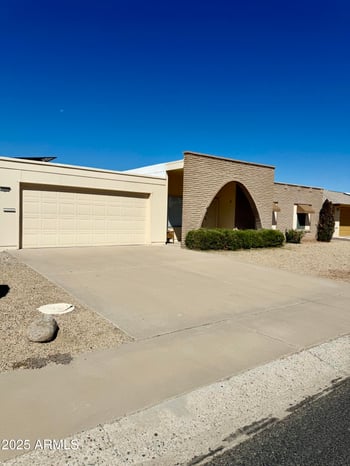 14202 Lakeforest Dr, Sun City, AZ 85351