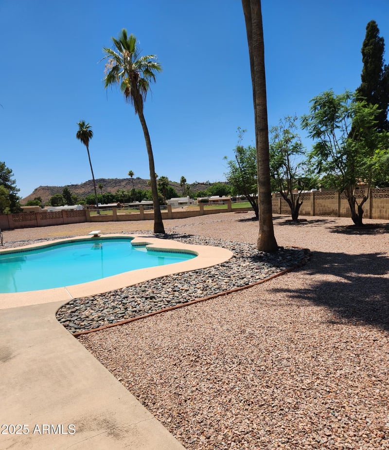 14210 Canterbury Dr, Phoenix, AZ 85023